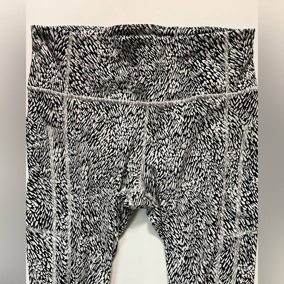 ATHLETA ULTIMATE STASH HIGH RISE 7/8 TIGHT - Picture 4 of 5
